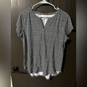 CLEARANCE- $1.00 when added to bundle 
🍂T.68 -Liz Claiborne Polka Dot Blouse